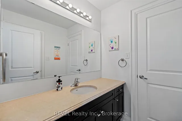 Additional image 33 of 401 Schreyer Cres