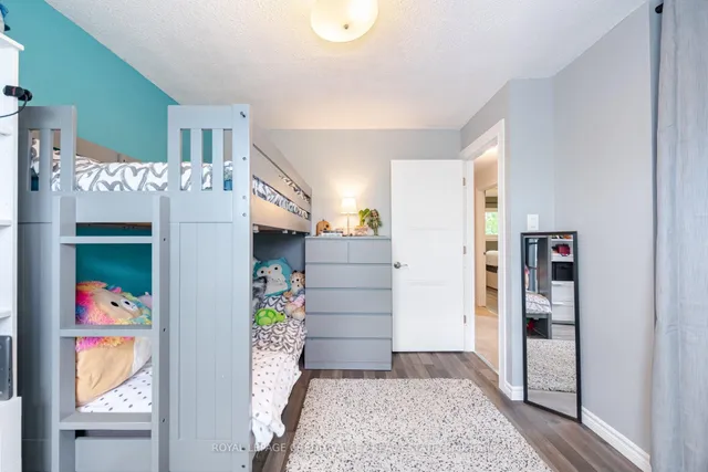 Additional image 31 of 76 Majestic Cres