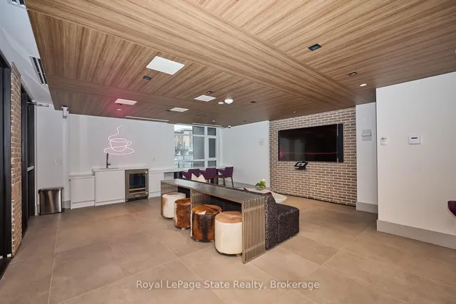 Additional image 20 of 600 North Service Rd Unit 204