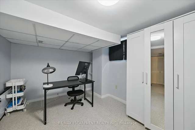 Additional image 31 of 462 Woodland Ave