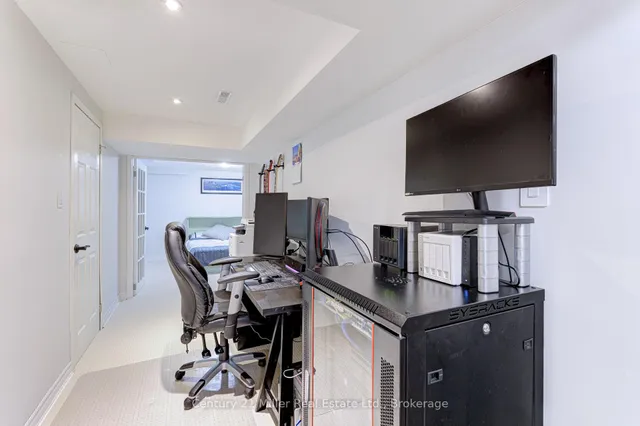 Additional image 32 of 3263 Mead Cres