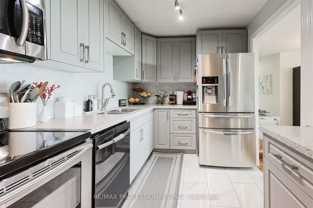 Additional image 23 of 475 The West Mall Unit 712