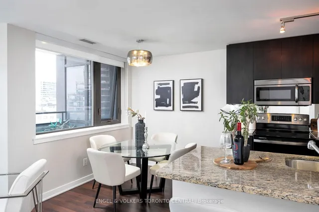 Additional image 11 of 400 Wellington St Unit 1001