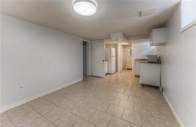 Additional image 41 of 48 Ellis Ave