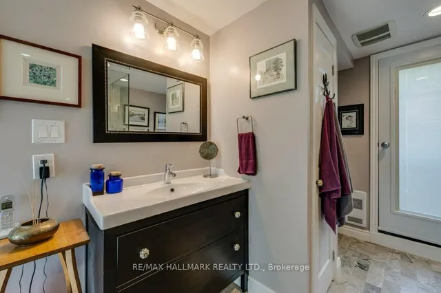 Additional image 35 of 2366 Queen St Unit 2