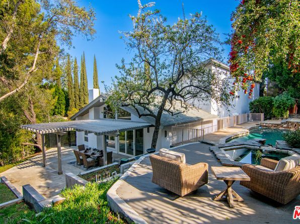 3585 Alana Dr, Sherman Oaks, CA 91403