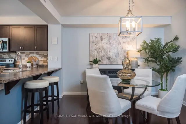 Additional image 7 of 881 Brassard Circ