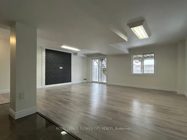 Additional image 13 of 956 Bianca Crt