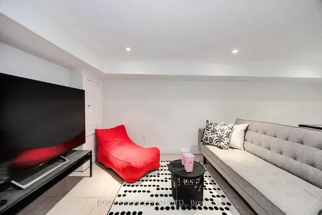 Additional image 39 of 4 Whitaker Ave