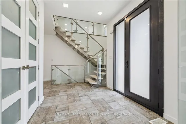 Additional image 7 of 39 Sunrow Gate