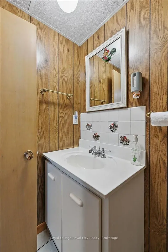 Additional image 39 of 701 Castleguard Cres