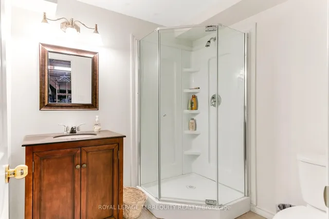 Additional image 31 of 372 Queens Dr