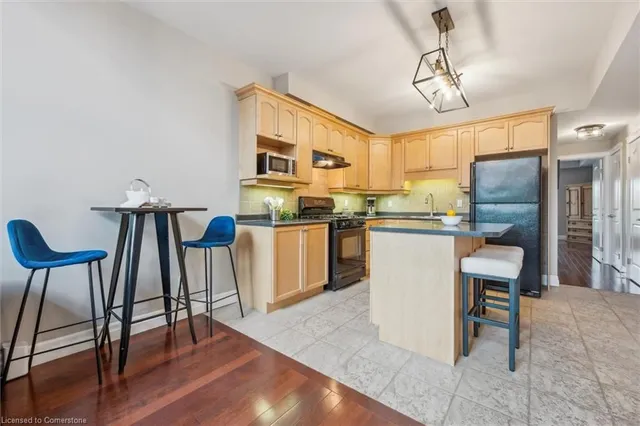 Additional image 7 of 555 King St Unit 307