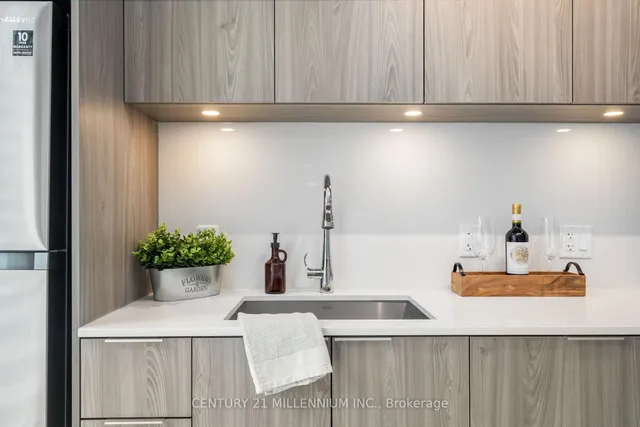 Additional image 10 of 357 King St Unit 905