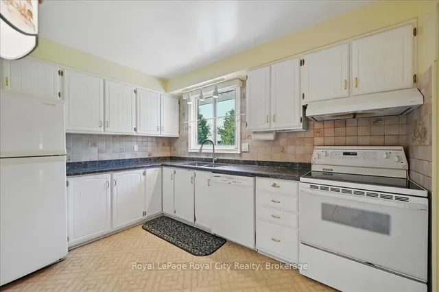 Additional image 18 of 701 Castleguard Cres