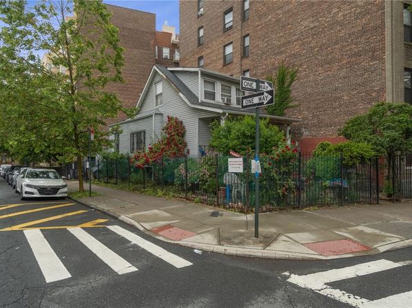 2711 Claflin Ave, Bronx, NY 10468