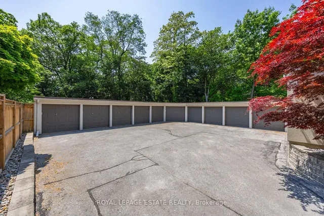 Additional image 44 of 21 Benlamond Ave Unit 4