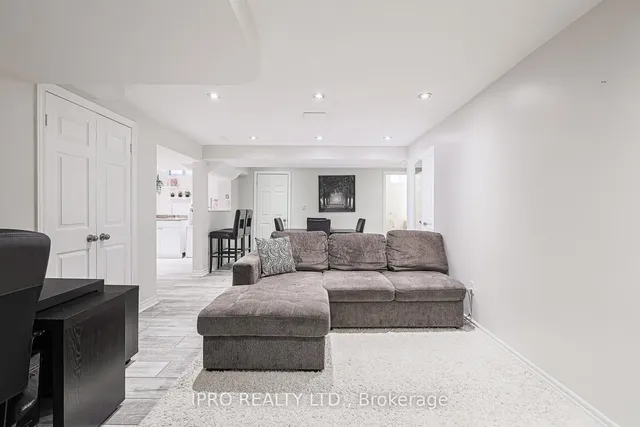 Additional image 23 of 26 Saint Hubert Dr