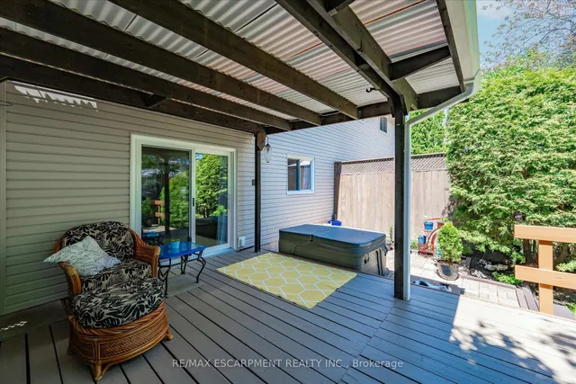 Additional image 37 of 1280 Consort Cres