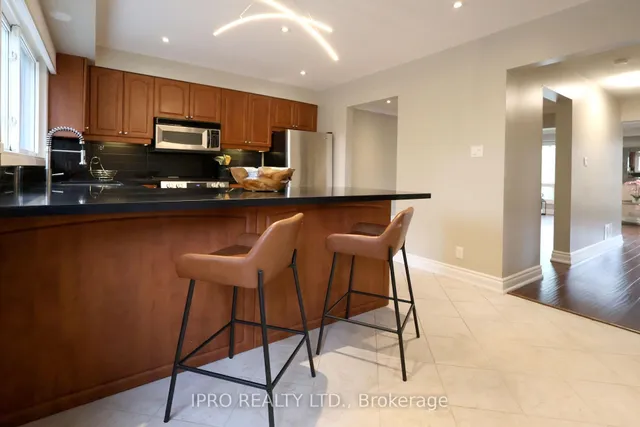 Additional image 13 of 30 Clematis Rd