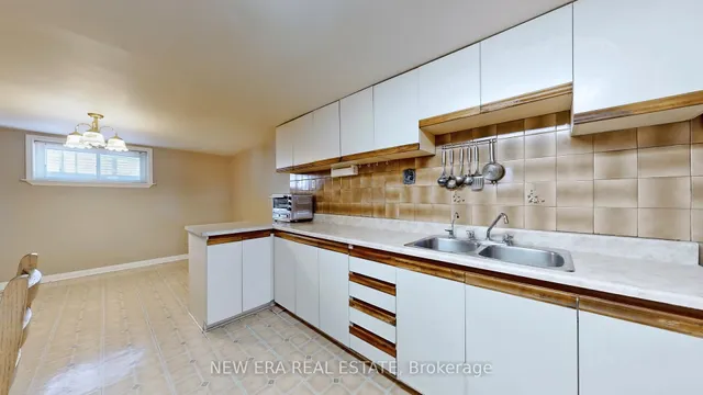 Additional image 27 of 35 Beckett Ave