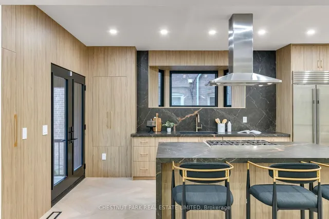 Additional image 18 of 111 Roxborough Dr