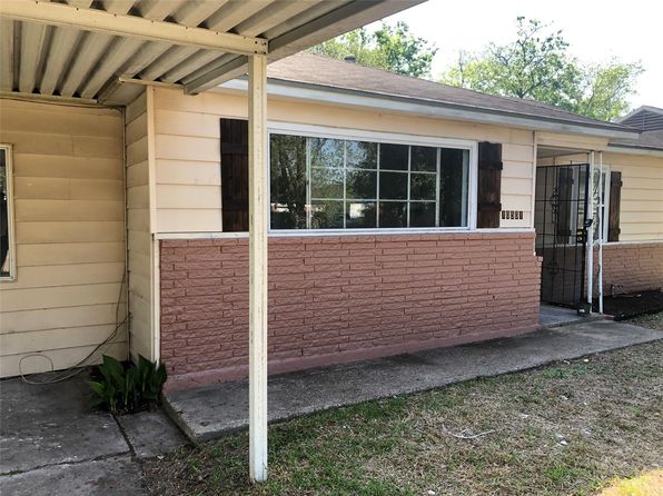10501 Chesterfield Dr, Houston, TX 77051