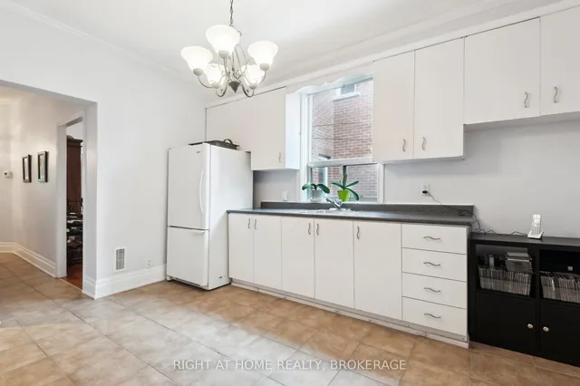 Additional image 18 of 812 Gladstone Ave