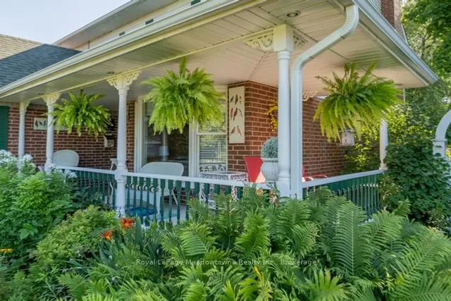 Additional image 6 of 690 Robertson Cres