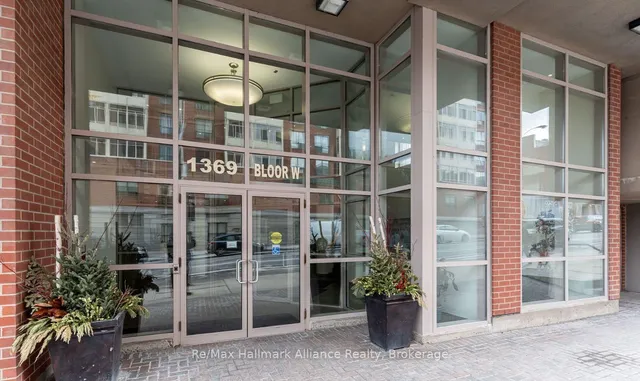 Additional image 2 of 1369 Bloor St Unit 910