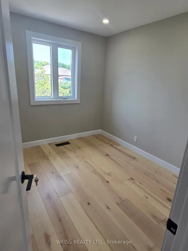 Additional image 28 of 14 Snowood Crt