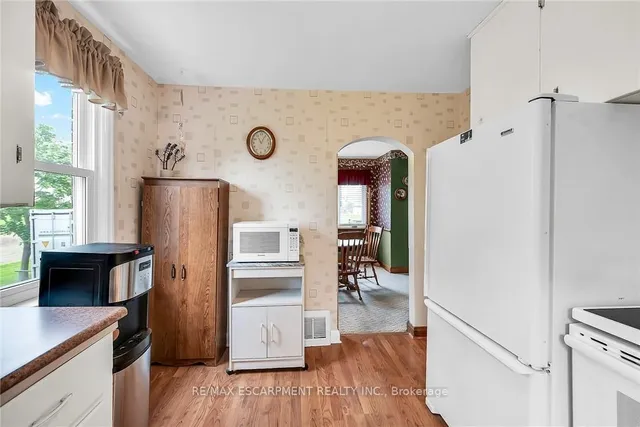 Additional image 13 of 2439 Wilson St