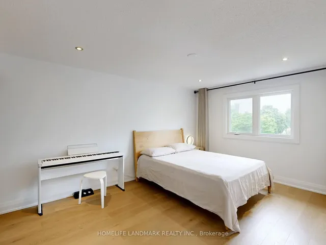 Additional image 20 of 168 Kingsbridge Garden Circ