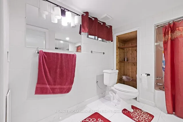 Additional image 37 of 71 Montrose Ave