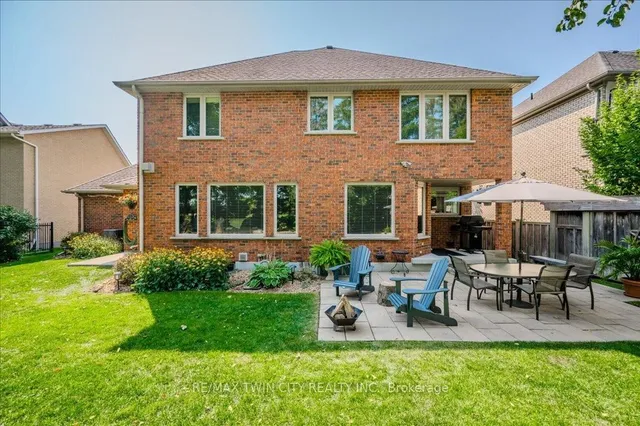 Additional image 28 of 572 Falconridge Cres