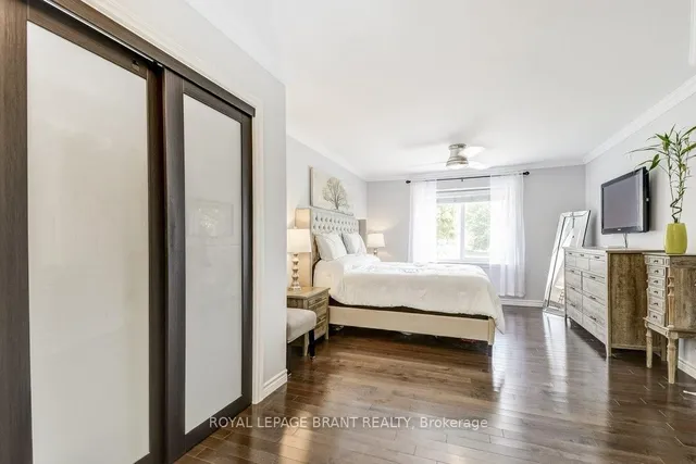 Additional image 18 of 726 Applewood Cres