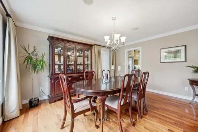 Additional image 5 of 572 Falconridge Cres