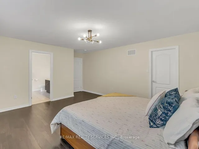 Additional image 19 of 360 Falling Green Cres