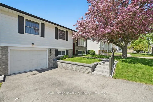 Additional image 4 of 701 Castleguard Cres