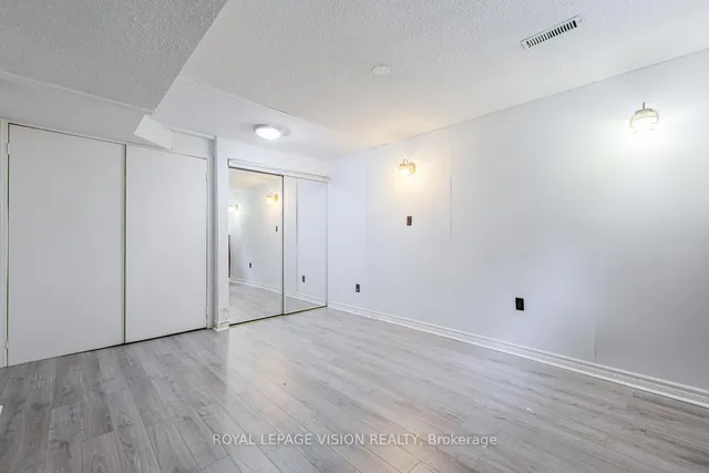 Additional image 34 of 127 Freshmeadow Dr