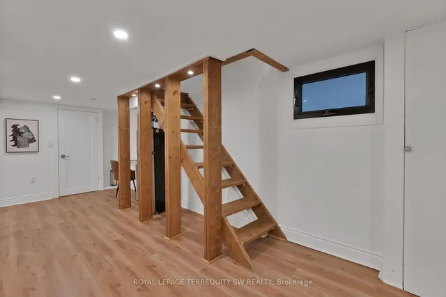 Additional image 34 of 17 Queensbury Ave