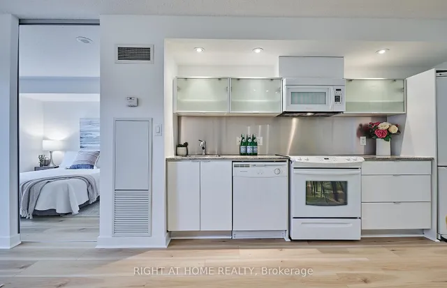 Additional image 10 of 4K Spadina Ave Unit 323