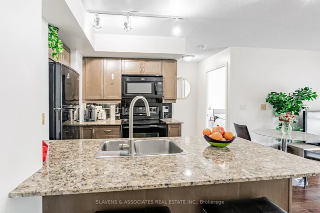 Additional image 11 of 736 Spadina Ave Unit 607