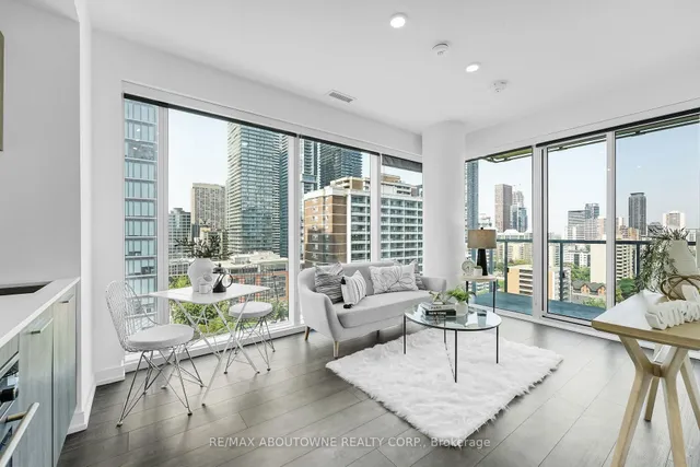 Additional image 4 of 3 Gloucester St Unit 1802