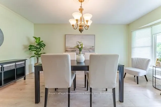 Additional image 8 of 690 Robertson Cres