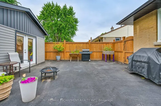 Additional image 32 of 50 Sandalwood Ave