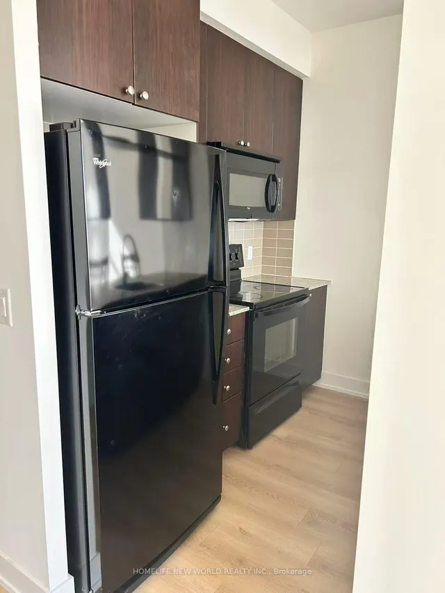 Additional image 3 of 151 Village Green Sq Unit Ph06