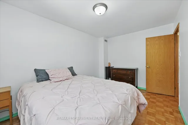 Additional image 25 of 1280 Consort Cres