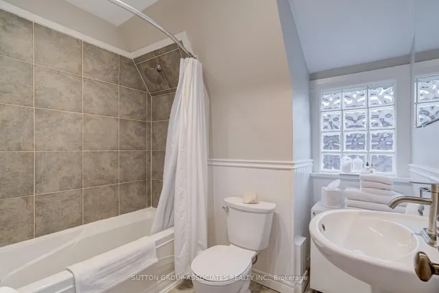 Additional image 29 of 215 Christie St