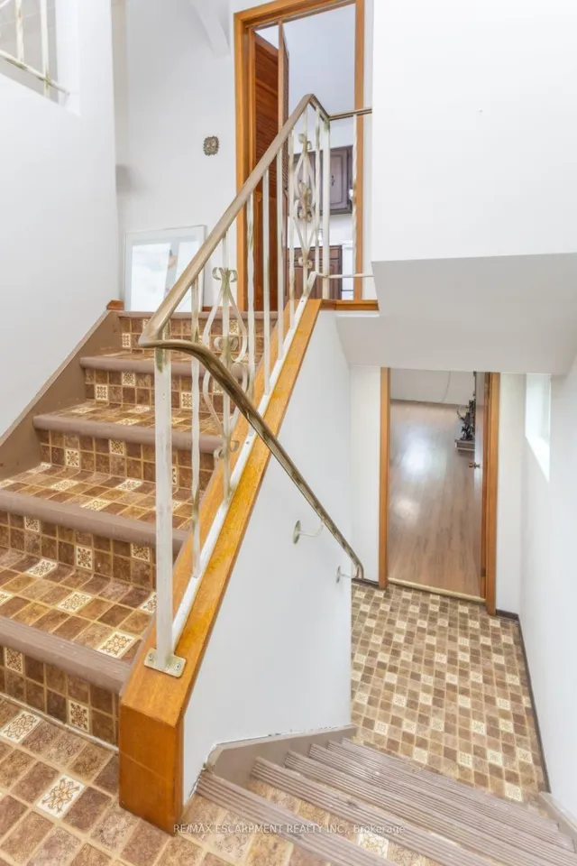 Additional image 6 of 18 Renner Crt